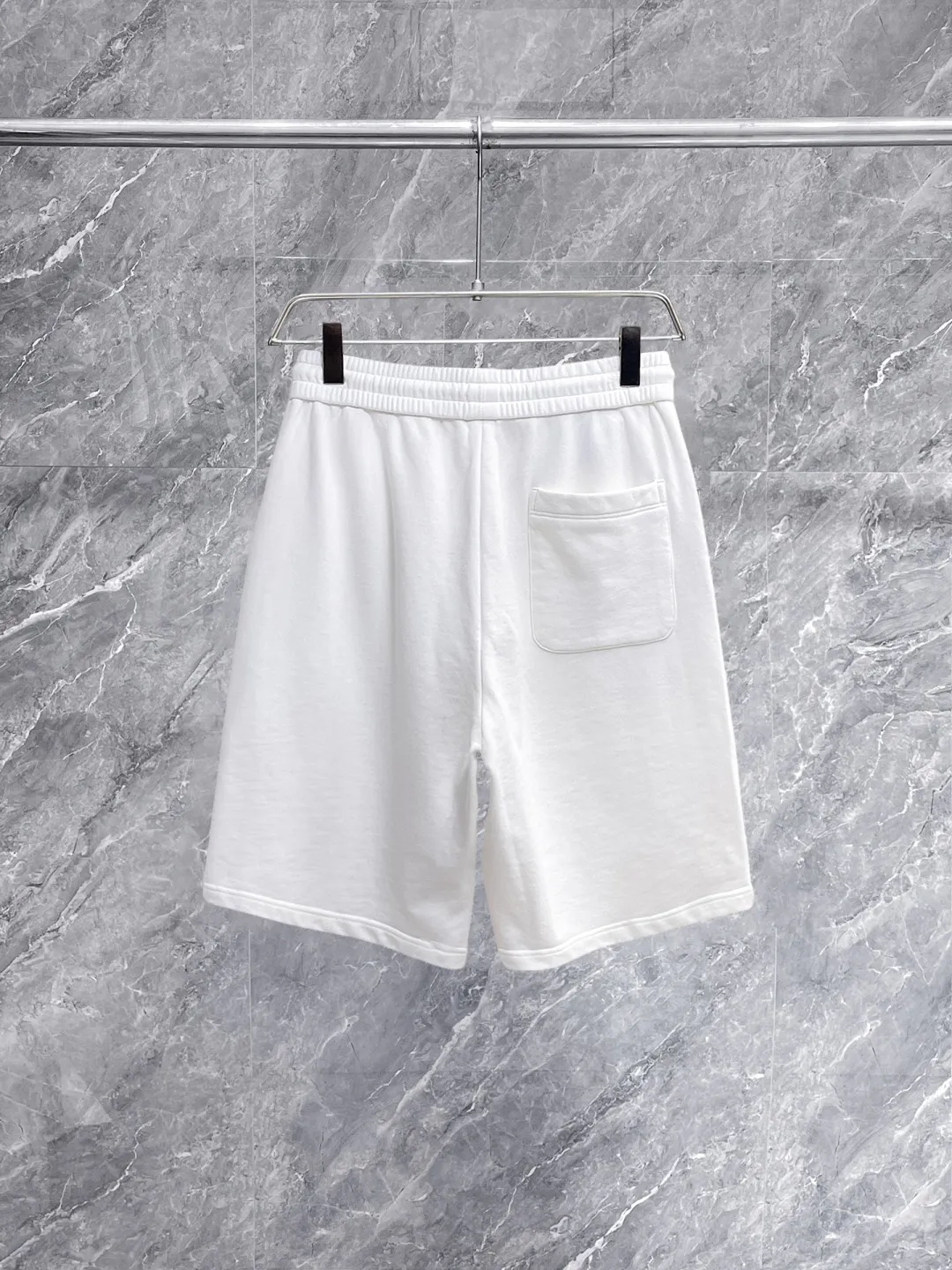 Balenciaga's three-standard complete 2026 summer New Arrival men's casual shorts, advanced custom-made Breathable fabric, Breathable fabric, extremely stretchy and comfortable, impeccable details, top-grade accessories, original logo design concept, delicate and soft feel! The upper body shape is awesome! Size: M-XXXL Please state your height and weight when ordering